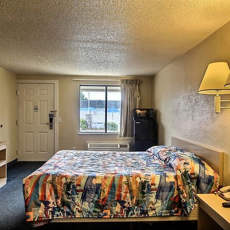 Motel 6 팜베이 외부 사진