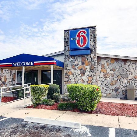 Motel 6 팜베이 외부 사진