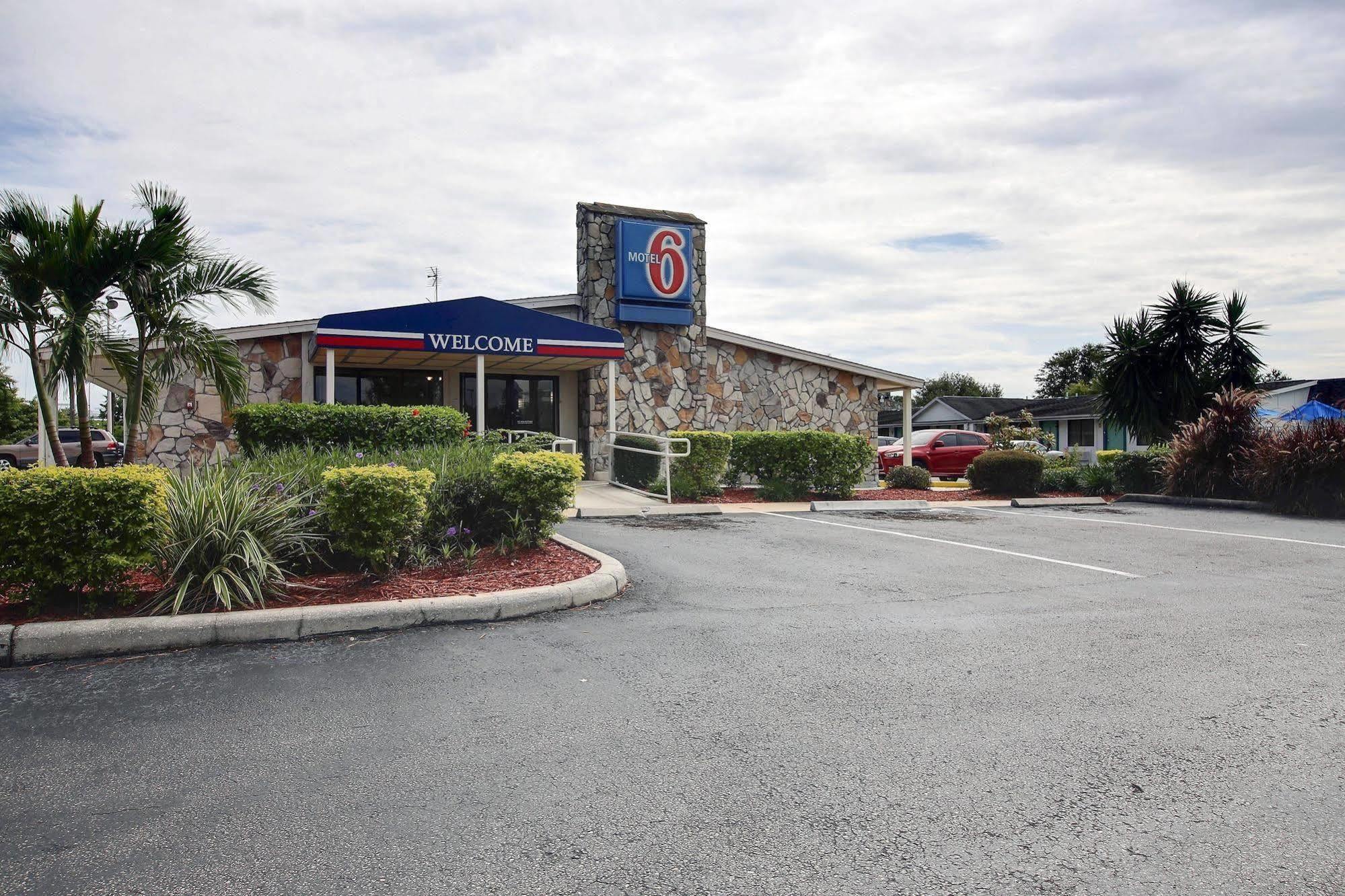 Motel 6 팜베이 외부 사진
