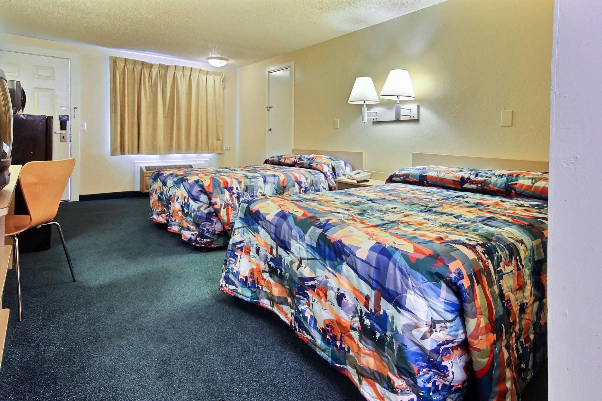 Motel 6 팜베이 외부 사진