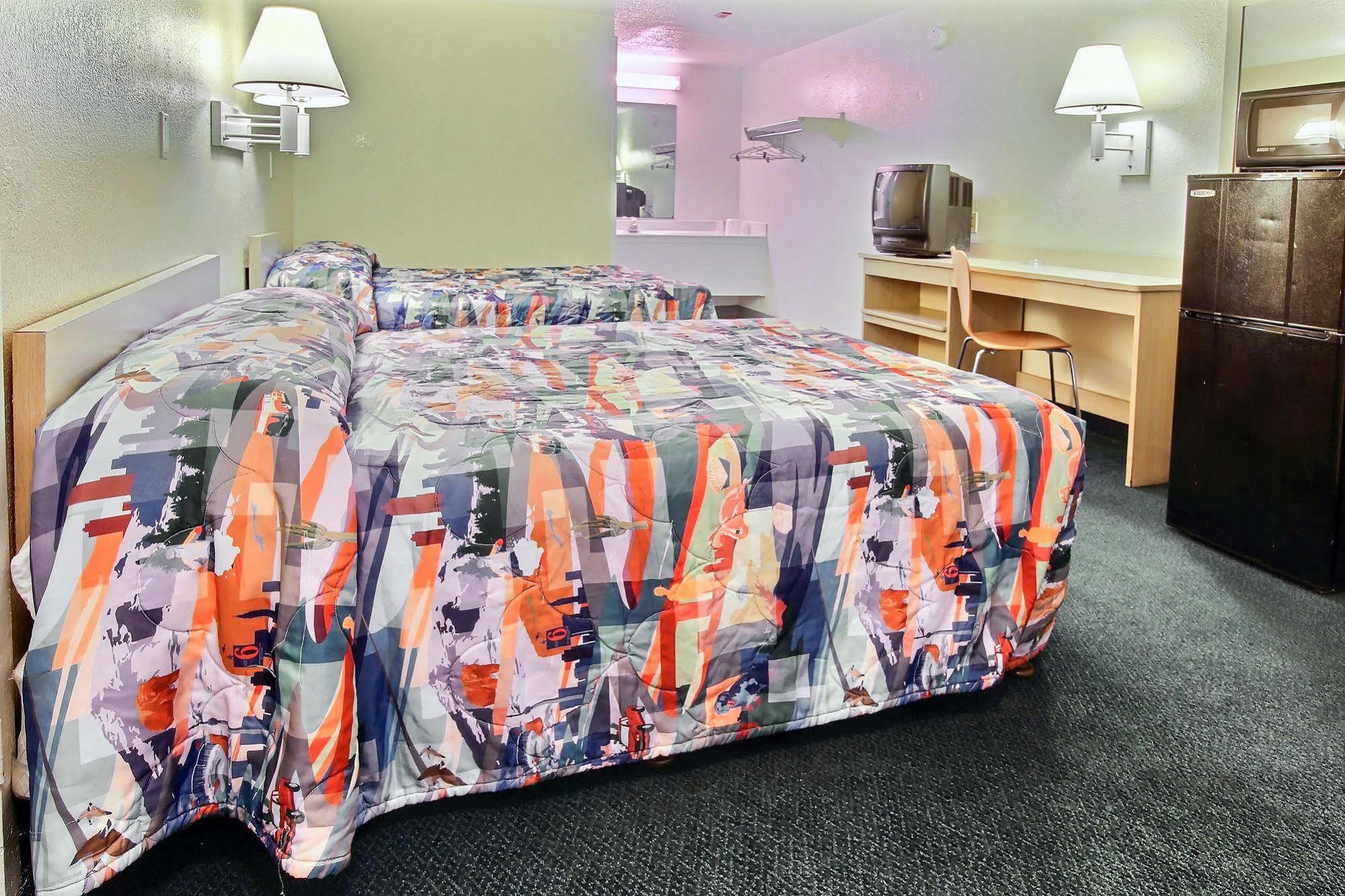 Motel 6 팜베이 외부 사진