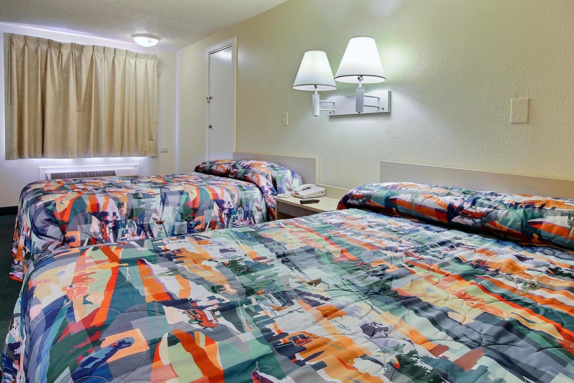 Motel 6 팜베이 외부 사진