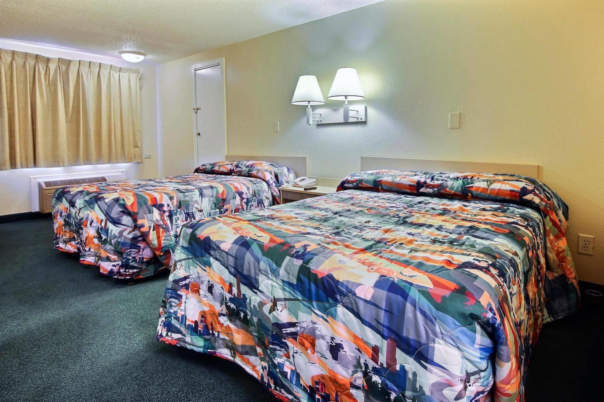 Motel 6 팜베이 외부 사진