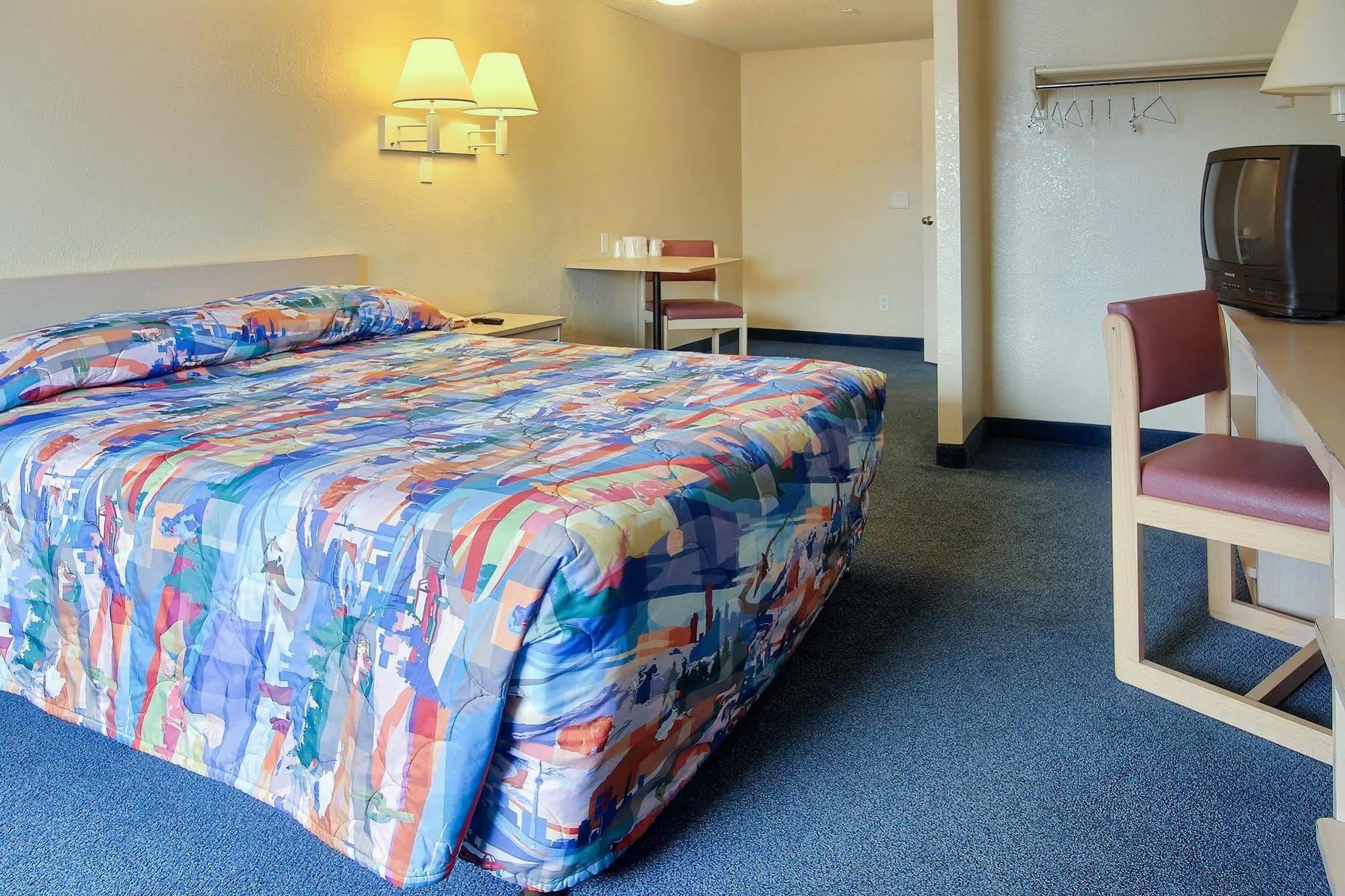 Motel 6 팜베이 외부 사진