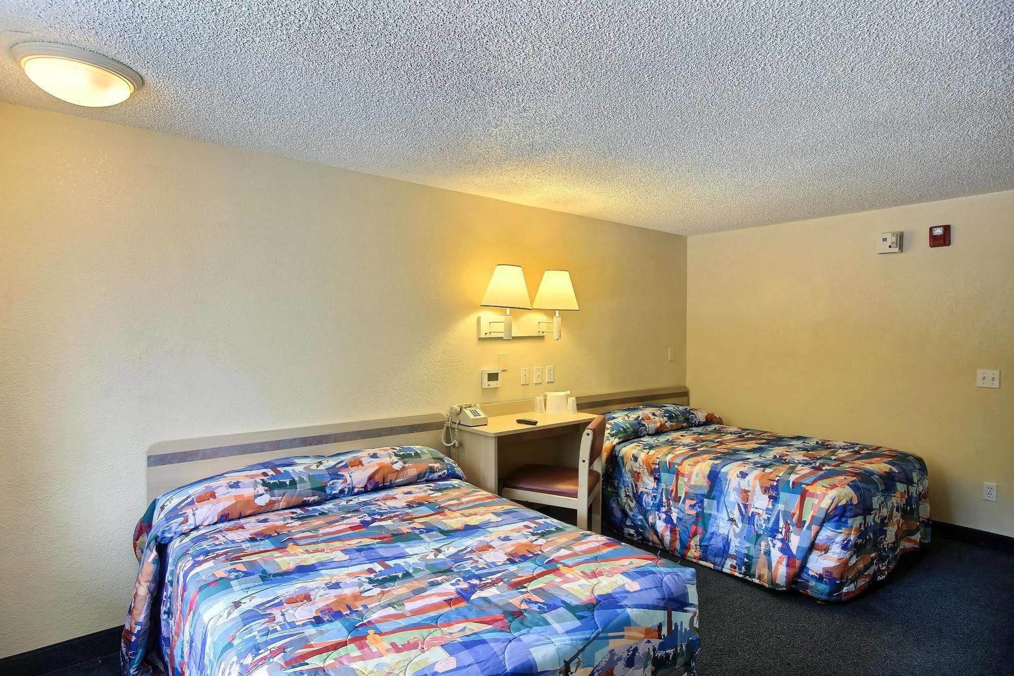 Motel 6 팜베이 외부 사진
