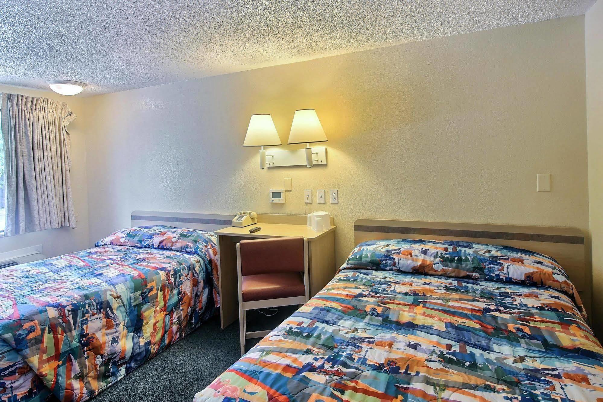 Motel 6 팜베이 외부 사진