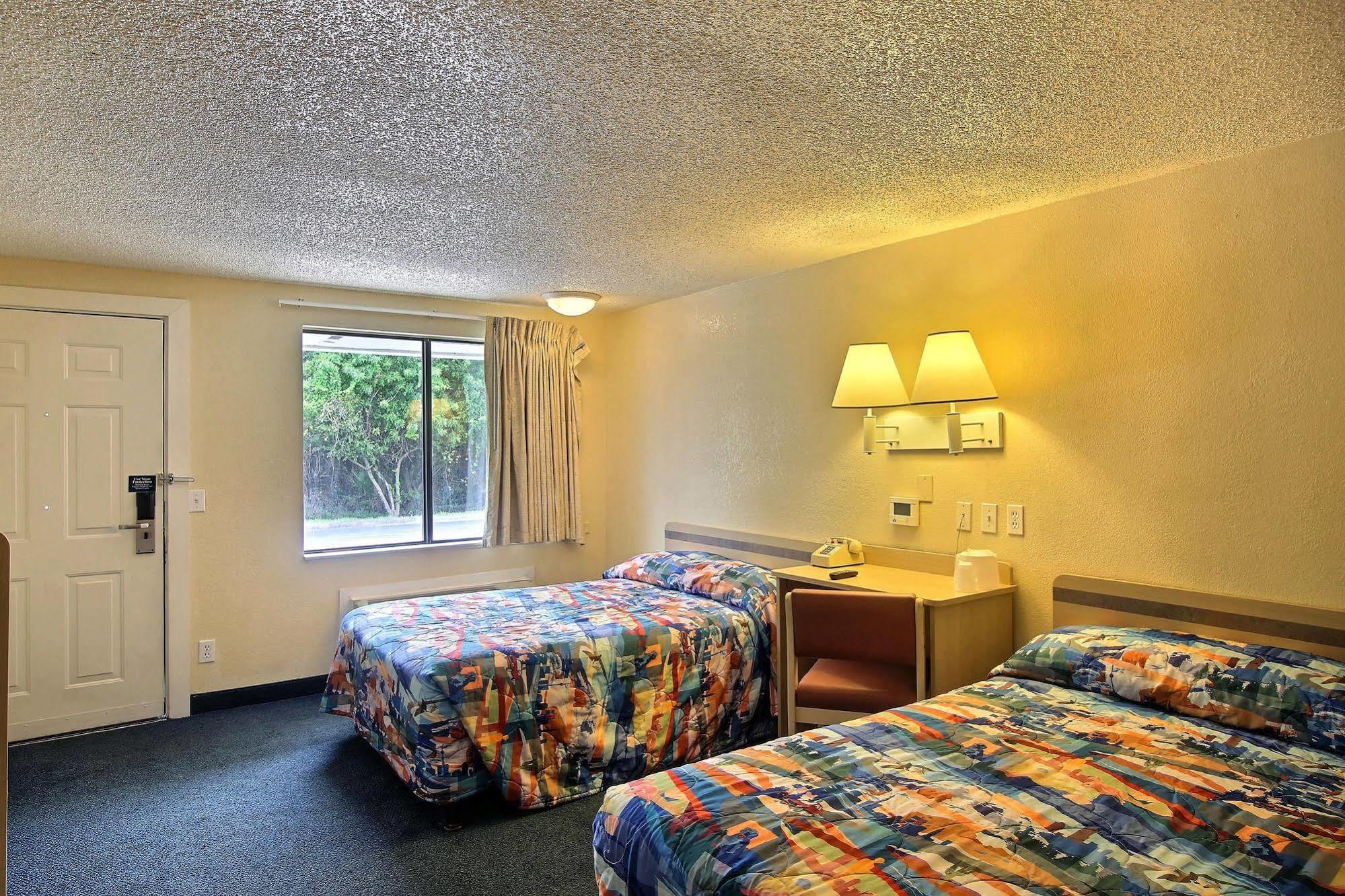 Motel 6 팜베이 외부 사진